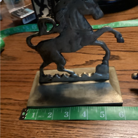 2 brass unicorns. - Picture 3 of 7